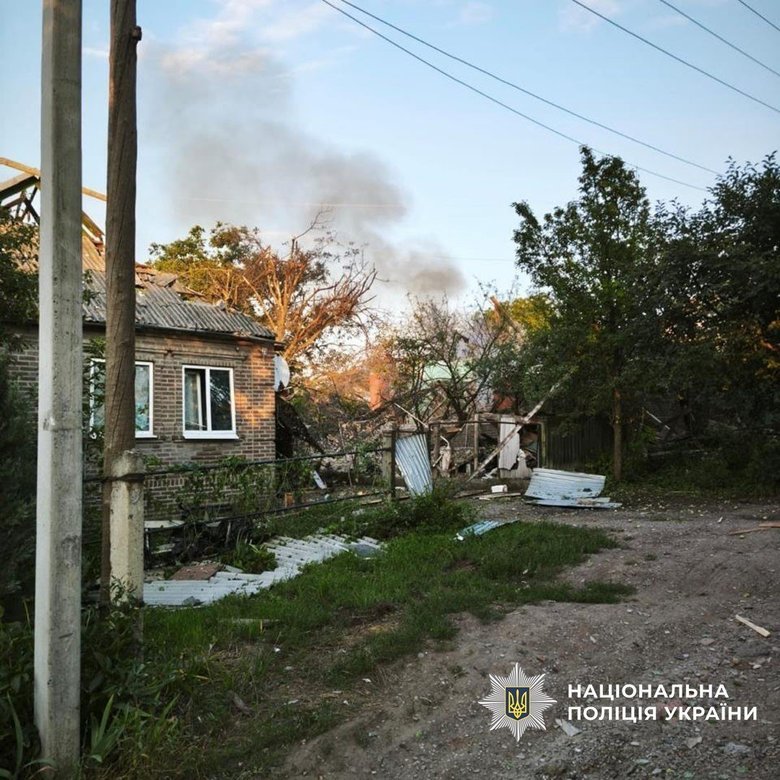 62 civilian buildings destroyed'єкти та восьмеро поранених: наслідки атак РФ на Донеччині