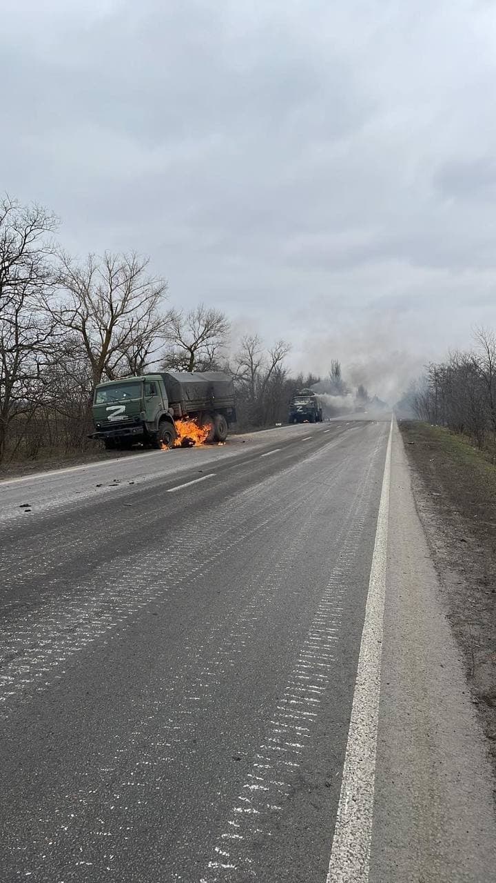 Українська авіація розбомбила колону військ РФ під Миколаєвом, - Кіровоградська ОДА 02 Українська авіація розбомбила колону військ РФ під Миколаєвом, - Кіровоградська ОДА 02