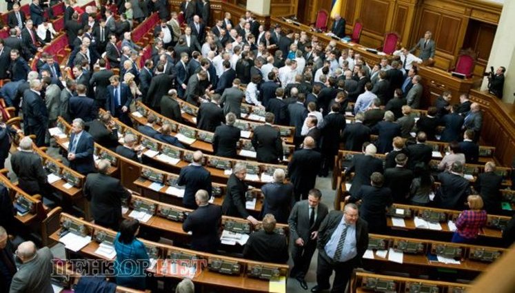 Драку в Раде спровоцировал "регионал", разбив лицо депутату Ирине Сех. ФОТО (Обновлено)