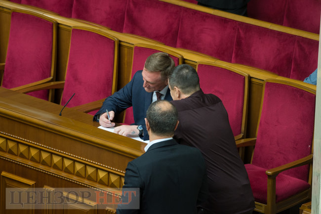 Присяга Аксенова под крики Ганьба!, беседа Власенко и Шуфрича, сообщение Шахову: Сергуня камасутру забрать? Или будешь изучать?, - работа ВР 19 мая 16