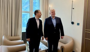 Глава украинского МИД Андрей Сибига в Варшаве во время встречи с главой МИД Польши Радославом Сикорским
