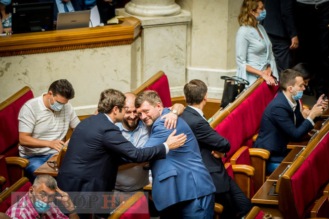 Радісна Верещук, Корнієнко, який насмішив зал, вітання Гетманцева Королевській і розуміючий погляд Третьякової на Тищенка, - робота ВР 17 липня 07