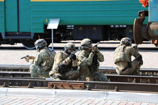 СБУ провела в Харькове масштабные антитеррористические учения 03