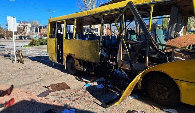 В Никополе объявили день траура после удара РФ по маршрутке