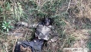 Обгорілі та понівечені тіла російських загарбників валяються в полі на Луганщині. ВIДЕО 18+