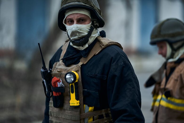 Russians shelled Kherson in morning and hit lyceum 05