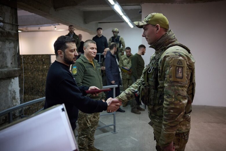 Зеленский на Харьковщине вручил награды военным 04
