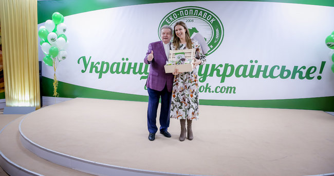 Сеть магазинов Эко-Поплавок наградила лучших покупателей 2017 года. PROMOTED 01