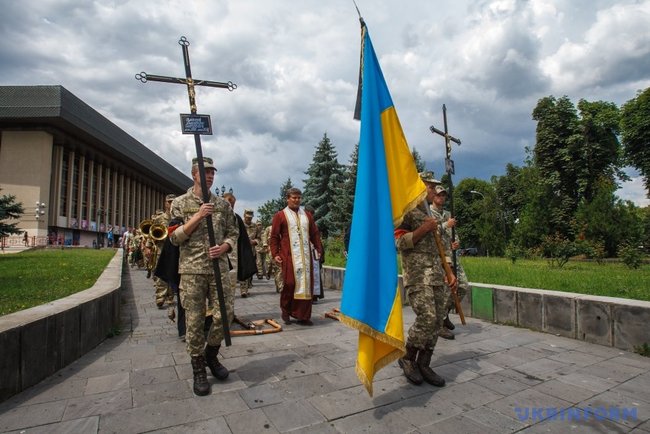 С погибшими на Ривненском полигоне воинами Валерием Тихоновским и Дмитрием Власовым простились в Ужгороде 10