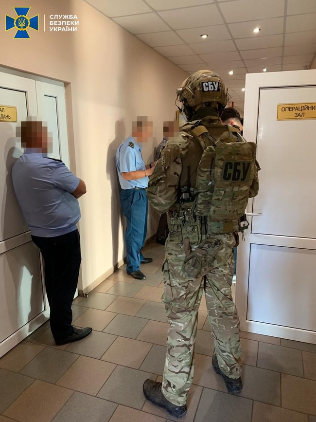 СБУ раскрыла схему на львовской таможне по ввозу автомобилей 03