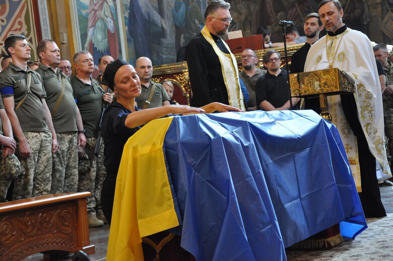 Із загиблим в бою з окупантами воїном Романом Барвінком (Скрипалем) попрощалися в Києві 50