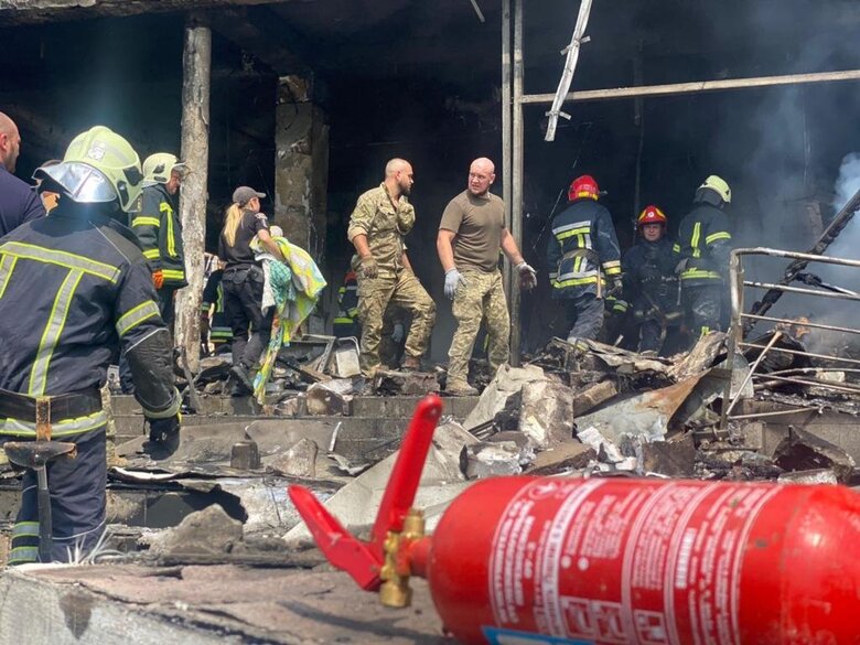 Ракетный обстрел Винницы российскими оккупантами: Продолжаются поиски 46 человек, с которыми пропала связь 13