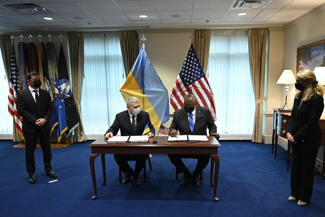 Україна і США підписали угоду про співпрацю в оборонній сфері 01