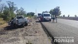 На Днепропетровщине во время обгона водитель Toyota выехал на встречку и врезался в грузовик: двое погибших. ФОТО