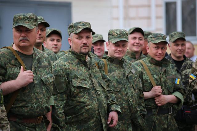 В зону АТО отправился сводный отряд полицейских Киева 02