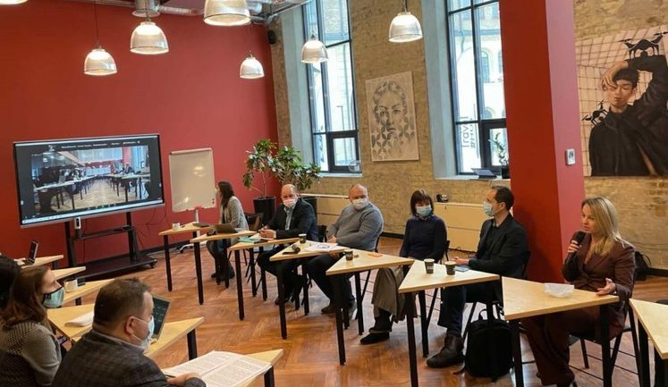 В ОП взялися за дотримання гідності пацієнтів: Сьогодні потребують роз'яснення, здавалося б, звичні речі - чи має лікар обговорювати діагноз при сторонніх