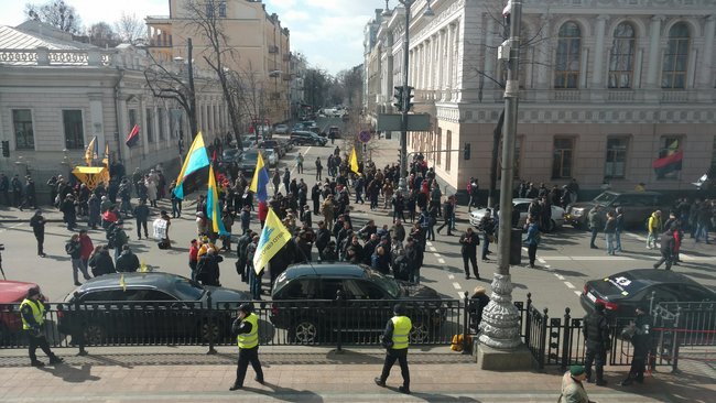 Під ВР відбувається кілька акцій протесту громадських організацій і політсил. 07