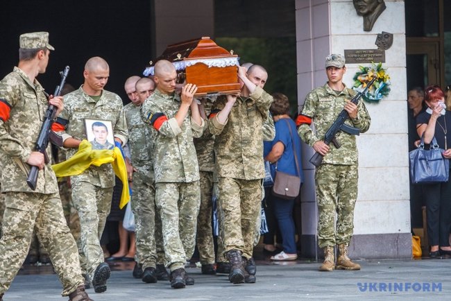 С погибшими на Ривненском полигоне воинами Валерием Тихоновским и Дмитрием Власовым простились в Ужгороде 01