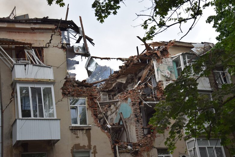 1 людина загинула, 16 поранено внаслідок ворожого удару дронами по Сумах, - ОВА (оновлено) 02