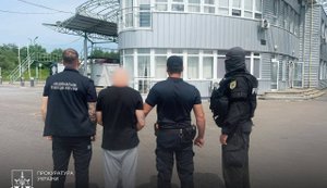 Розбійні напади та викрадення грошей: поліція екстрадувала зі Словаччиини організатора банди. ФОТОрепортаж