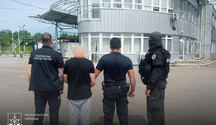 Розбійні напади та викрадення грошей: поліція екстрадувала зі Словаччиини організатора банди. ФОТОрепортаж