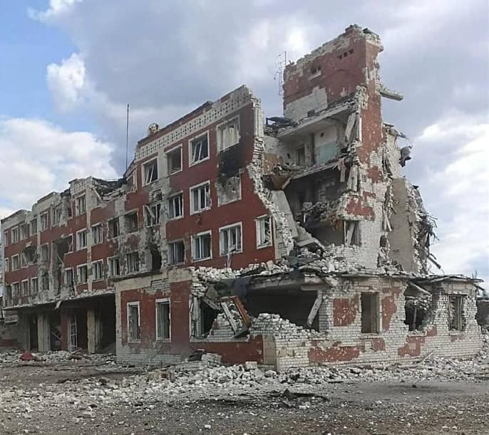 Россияне непрерывно обстреливают Луганщину. Только в одной многоэтажке Северодонецка 4 погибших 08