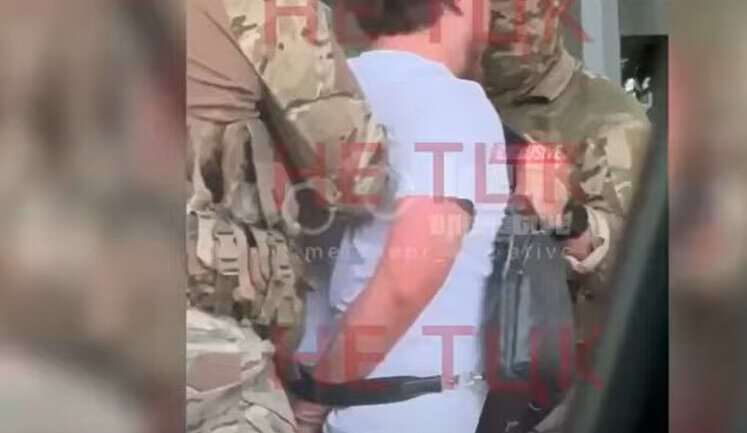 Unidentified men in uniform attacked Kraken volunteer Pavlov in Dnipro. Social media reports that it could have been security of People’s Deputy Tyshchenko. VIDEO