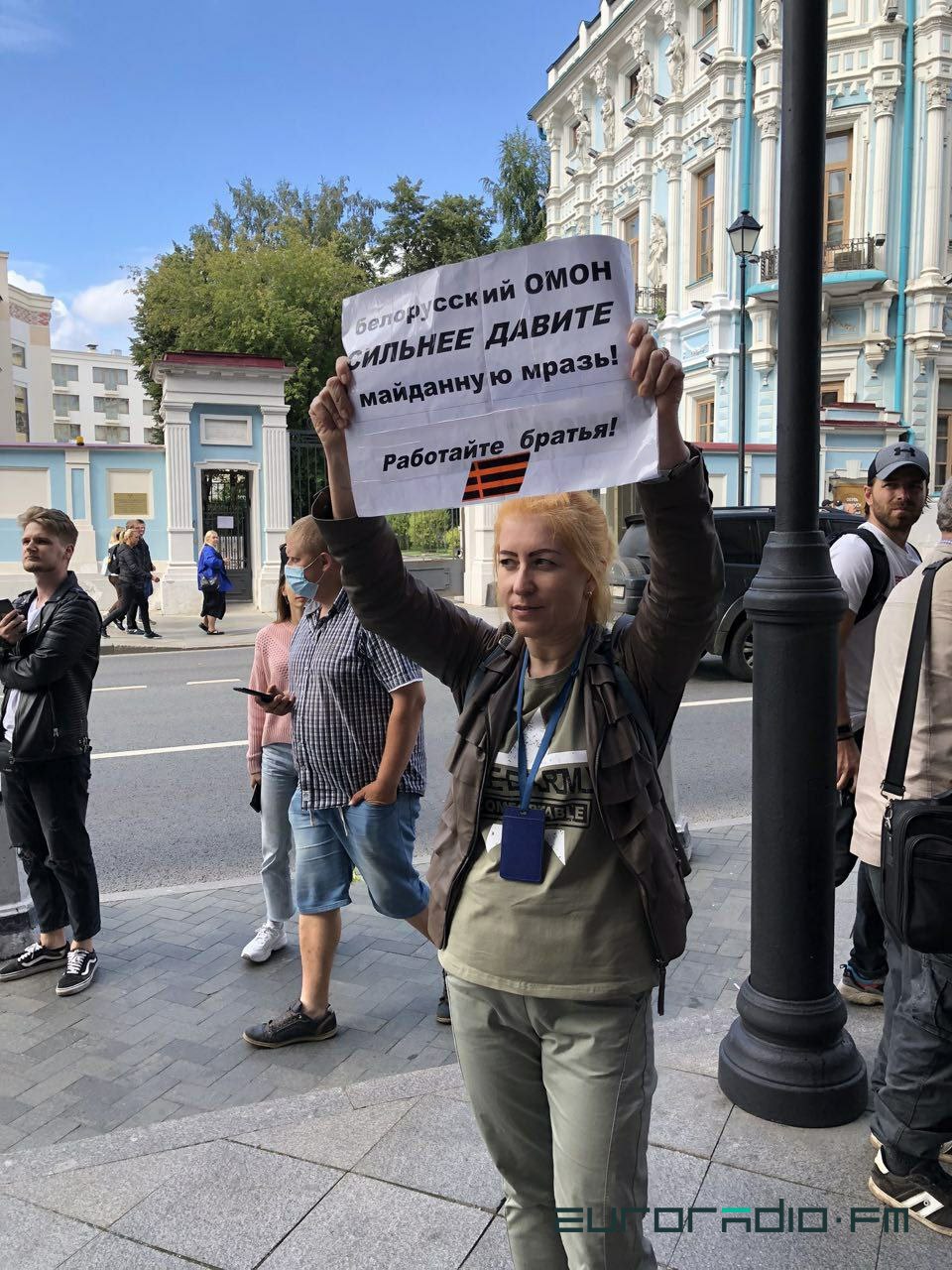 Революция в Беларуси: Акция в поддержку белорусского ОМОНА прошла под  посольством РБ в Москве | Цензор.НЕТ