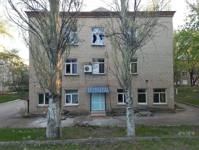 Occupiers shell frontline Krasnohorivka town, damaging a hospital 02