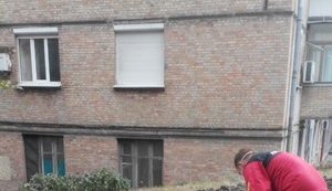 Невідомі розлили ртуть біля житлових будинків у центрі Києва. ФОТОрепортаж