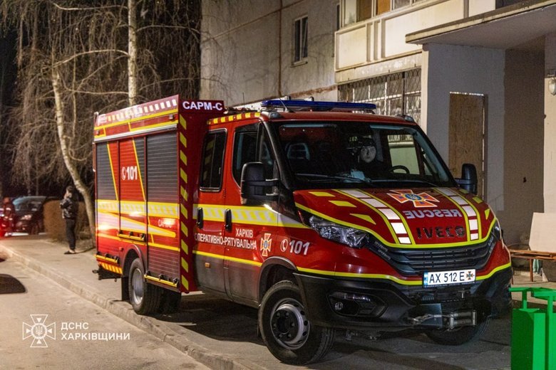 Російський дрон влучив у 9-поверхівку в Харкові: є постраждалі