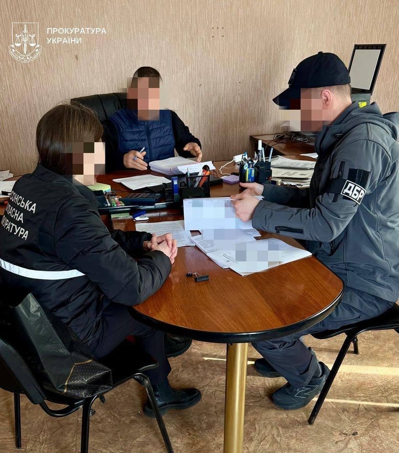 Незаконна вирубка на 8 млн грн: на Херсонщині викрили посадовців лісової галузі 