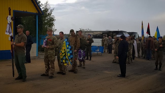 З воїном батальйону Донбас Валерієм Шатурським, загиблим у зоні ООС, попрощалися в Маріуполі 03