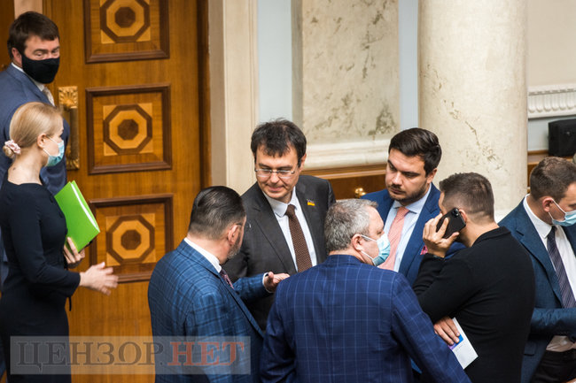 Присяга Аксенова под крики Ганьба!, беседа Власенко и Шуфрича, сообщение Шахову: Сергуня камасутру забрать? Или будешь изучать?, - работа ВР 19 мая 37