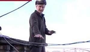 Житомирские многоэтажки затапливает талой водой - коммунальщики предлагают ждать до весны. ВИДЕО
