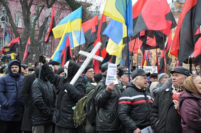 У центрі Києва відбувається марш із вимогою імпічменту 35