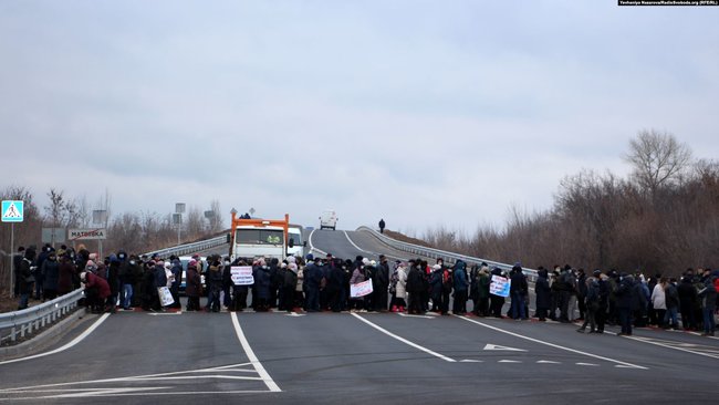 Жители Запорожской области протестуют против строительства каолинового карьера и блокируют трассу Харьков-Симферополь 02