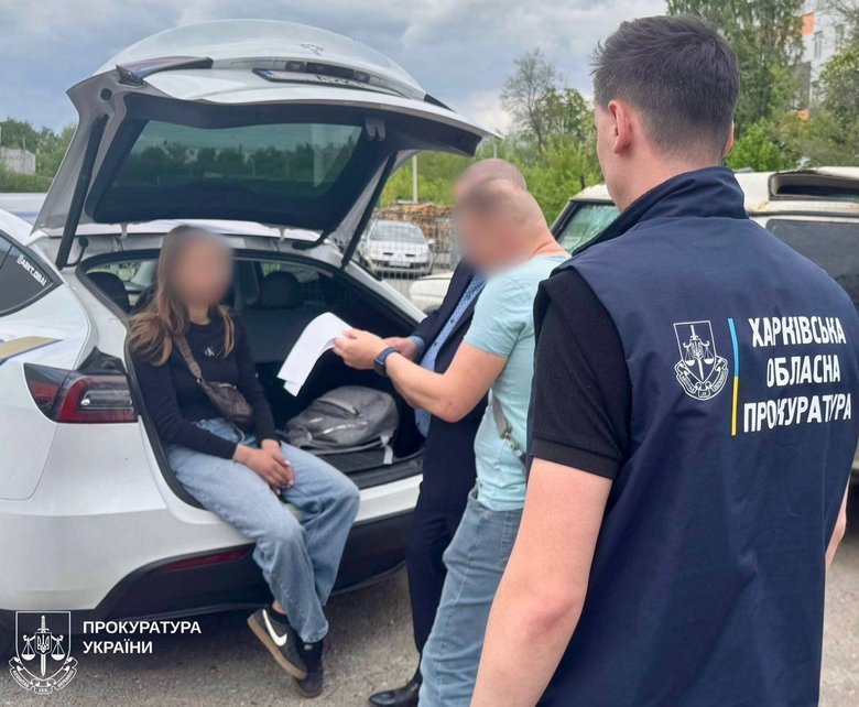 У Харкові викрили автоблогерку, яка продавала ввезені для ЗСУ гуманітарні авто