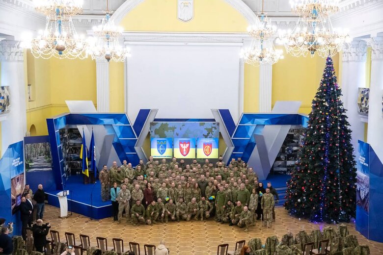 On AFU day, Klytschko awarded Kyiv Territorial Defence fighters with medals Honor. Glory. State medals 03