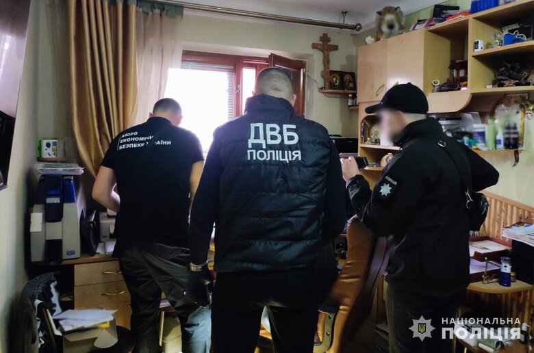 Викрито підпільне виробництво фальшивих документів