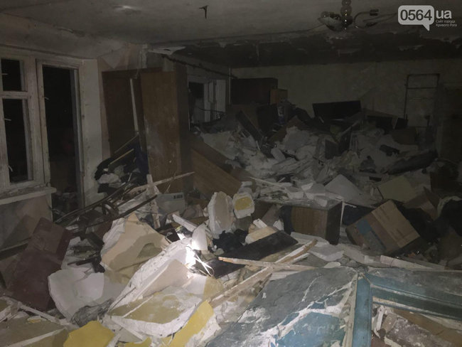 Потужний вибух стався в багатоповерхівці Кривого Рогу: травмовано 3 осіб, зокрема дитину, - ДСНС 02