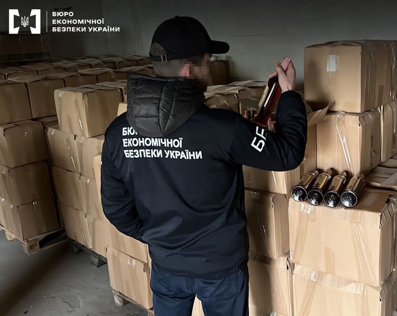 Підробний Закарпатський: БЕБ виявило масштабне виробництво фальсифікованого коньяку 01 Підробний Закарпатський: БЕБ виявило масштабне виробництво фальсифікованого коньяку 01