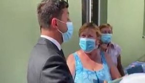 Зеленський доставив посилку в село на Херсонщині, перевіривши, як працює нова система "Укрпошти", - Мендель. ВIДЕО