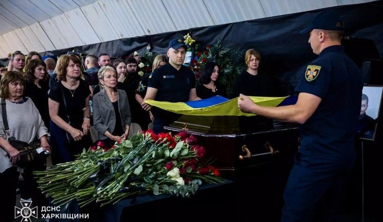 Kharkiv bids farewell to the rescue workers who died as a result of the Russian Federation’s attack. VIDEO&PHOTOS