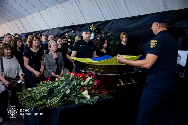 У Харкові попрощалися із загиблими рятувальниками