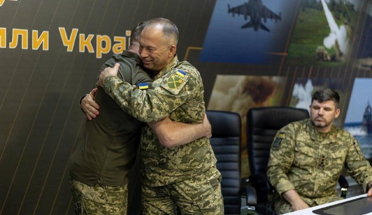 Сирський офіційно передав повноваження Головнокомандувача ЗСУ Драпатому. ФОТО