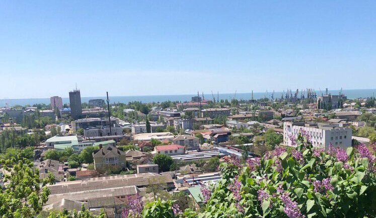 "Жінку одну роздягли до пояса на морозі і змушували читати газету", – як живе Бердянськ в окупації