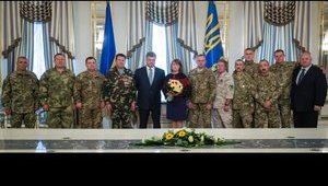 Poroshenko awarded 'Gold Star' Order to wife of legendary Afghan soldier Oleh Mikhniuk killed in Donbas. PHOTO
