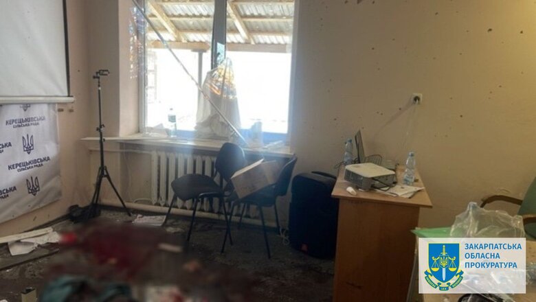 Вибух у сільраді на Закарпатті: Депутат підірвав три гранати під час обговорення бюджету на 2024 рік. Він перебуває у реанімації 01 Вибух у сільраді на Закарпатті: Депутат підірвав три гранати під час обговорення бюджету на 2024 рік. Він перебуває у реанімації 01