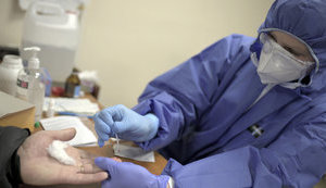 Медработники, заболевшие COVID-19 при выполнении профессиональных обязанностей, должны получить компенсации, - главный санврач Ляшко